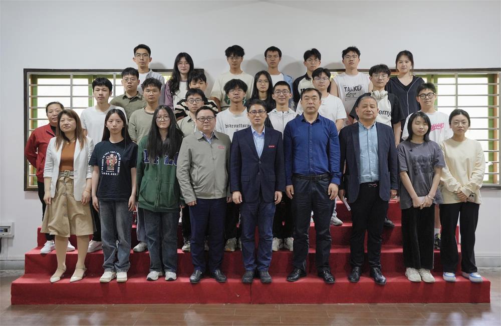 “校领导有约”：副校长江光亮召开学生外卖管理专题调研会.jpg