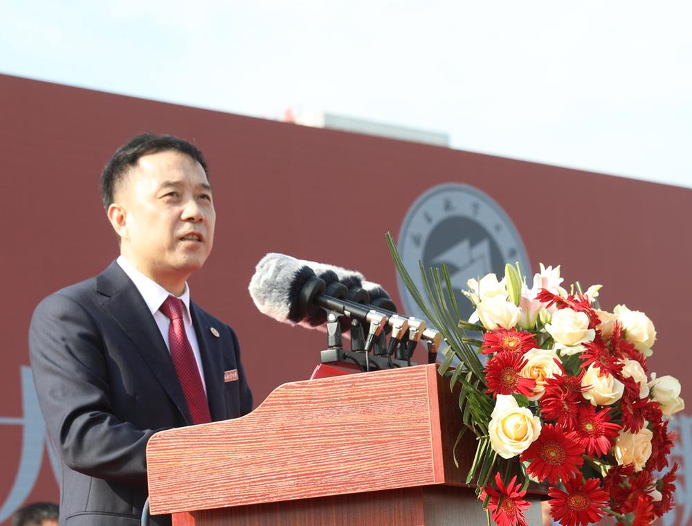 校长照片.jpg