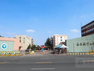 上海路校区校门