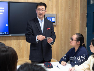 南昌航空大学高鸿波：用VR“破圈”的航空课，育出会“探伤”的强国人